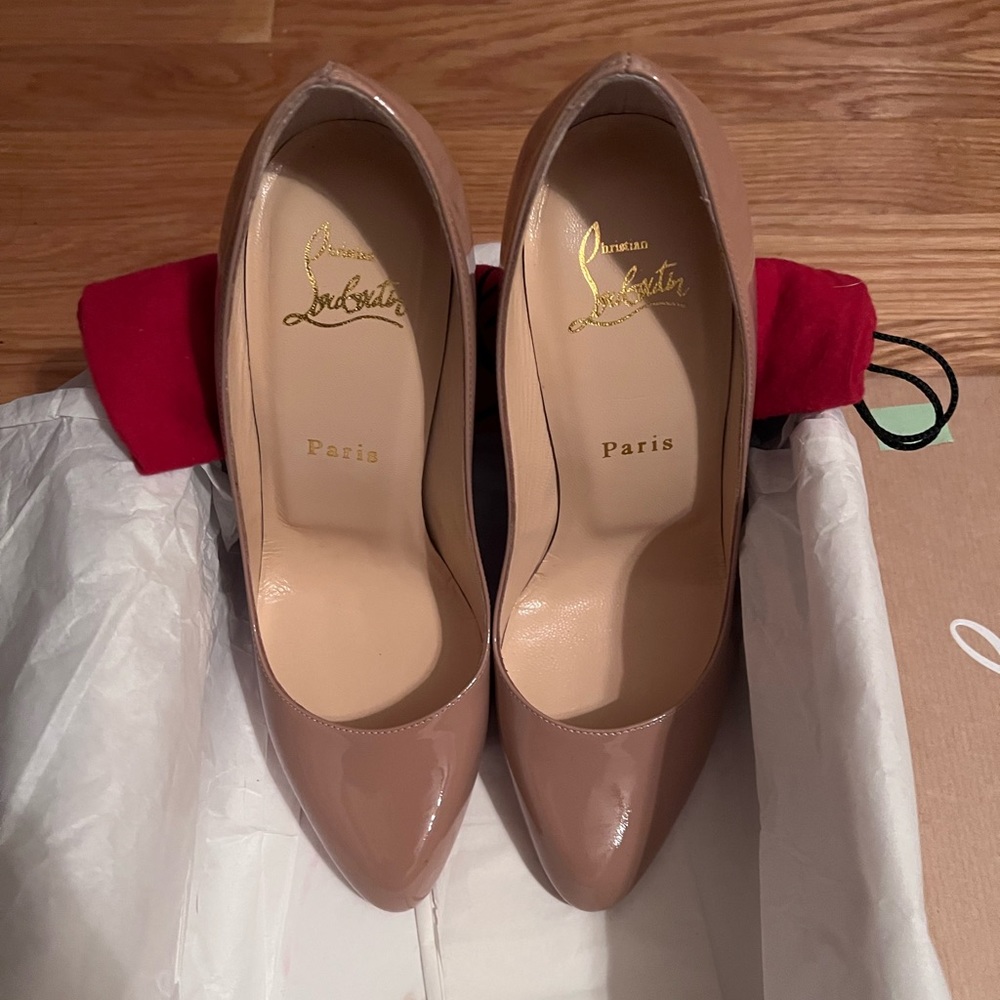 New Christian Louboutin Patent Decollette 100 Pumps Size 37 Nude